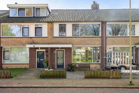Tussenwoning te koop: Saturnusstraat 7, Planetenbuurt-Zuid Alphen Aan Den Rijn