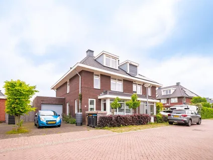 Twee-onder-één-kap te huur: Schagerweide 4, Vroonermeer-Noord Alkmaar