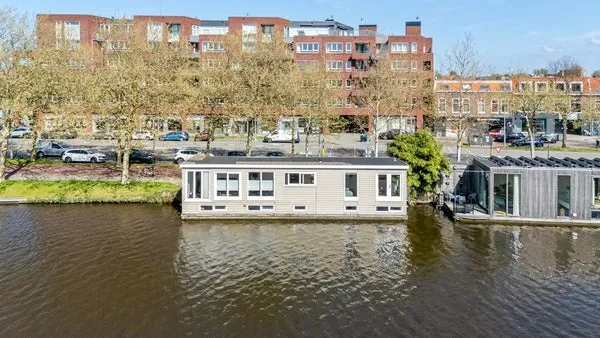 Twee-onder-één-kap te koop: Schalkwijkerstraat 10, Karolingenbuurt Haarlem