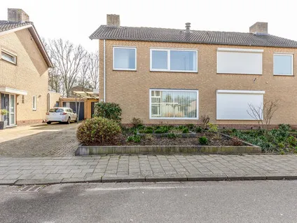 Twee-onder-één-kap te koop: Schaloenstraat 10, Overhoven Sittard