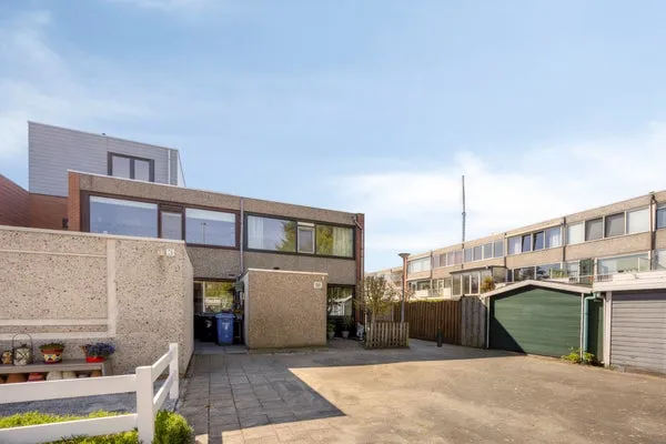Hoekwoning te koop: Scharlakendoorn 1, Ommoord Rotterdam