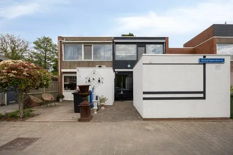 Tussenwoning te koop: Scharlakendoorn 4, Ommoord Rotterdam