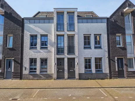 Tussenwoning te koop: Scharwoudestraat 21, Zuiderzeestedenbuurt-West Amersfoort