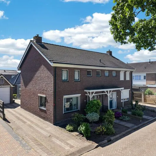 Twee-onder-één-kap te koop: Scheerboom 4, Emmer-Compascuum-Centrum Emmer-Compascuum