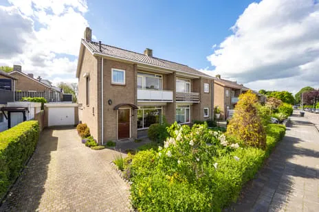 Twee-onder-één-kap te koop: Scheeringlaan 26, Burgemeesterswijk Tiel