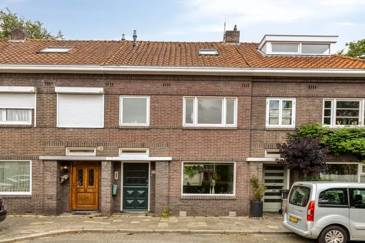 Terraced house for sale: Scheidingstraat 52, Schrijversbuurt Eindhoven