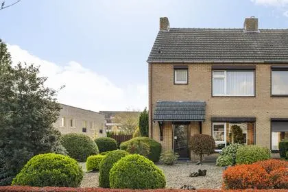 Twee-onder-één-kap te koop: Schepen van Hertefeltstraat 8, Tegelarijeveld-Broekhin Roermond