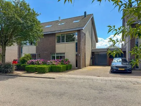 Tussenwoning te koop: Schermlaan 15, Leersum