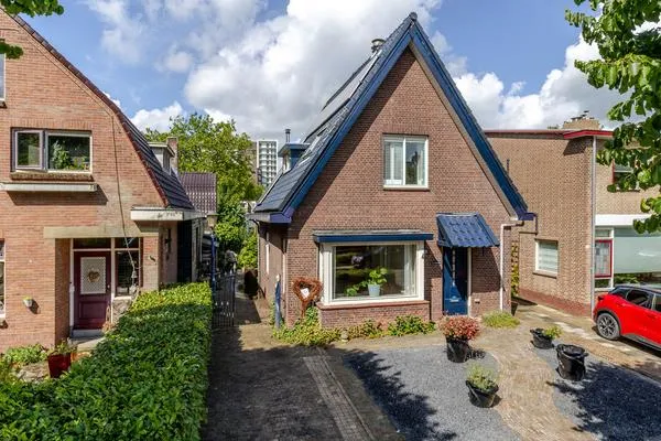 Hoekwoning te koop: Schiedamseweg 52, Zwaluwbuurt Schiedam