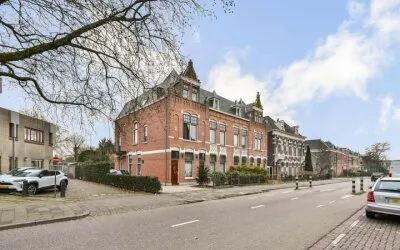 Twee-onder-één-kap te koop: Schiedamseweg 86, Oostbuurt Vlaardingen