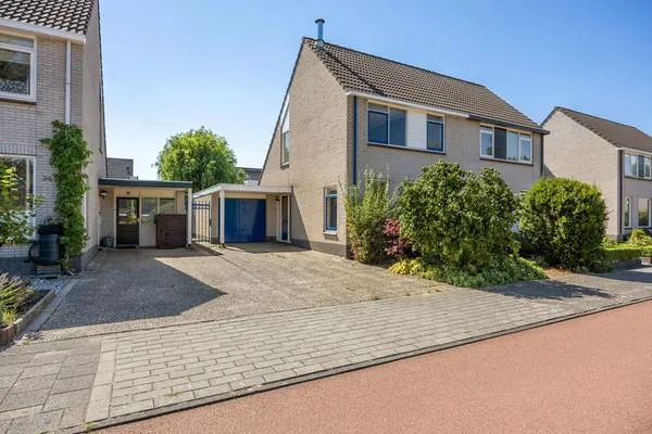 Twee-onder-één-kap te koop: Schierstins 32, Leeuwarden