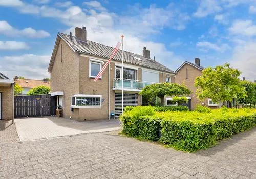 Twee-onder-één-kap te koop: Schijfstraat 136, Teteringen Teteringen