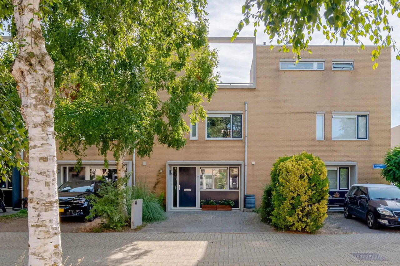 Tussenwoning te koop: Schildwachtstraat 49, Zwolle