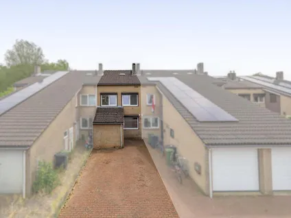 Terraced house for sale: Schillerstraat 9, Vossener-West Venlo