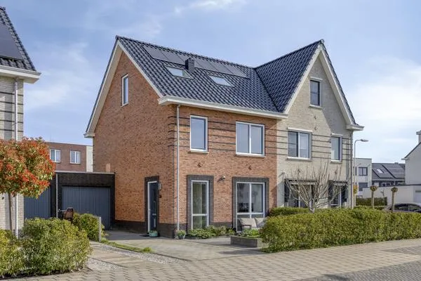 Tussenwoning te koop: Schoklandplantsoen 36, De Eilanden Gouda
