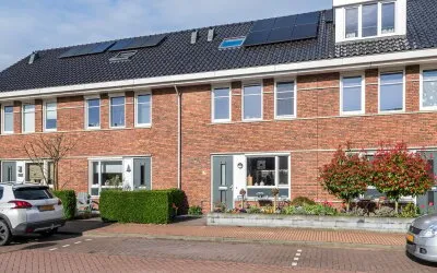Tussenwoning te koop: Scholekster 20, Verspreide huizen Maurik Maurik