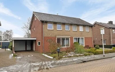 Twee-onder-één-kap te koop: Scholtinkstraat 159, Losser