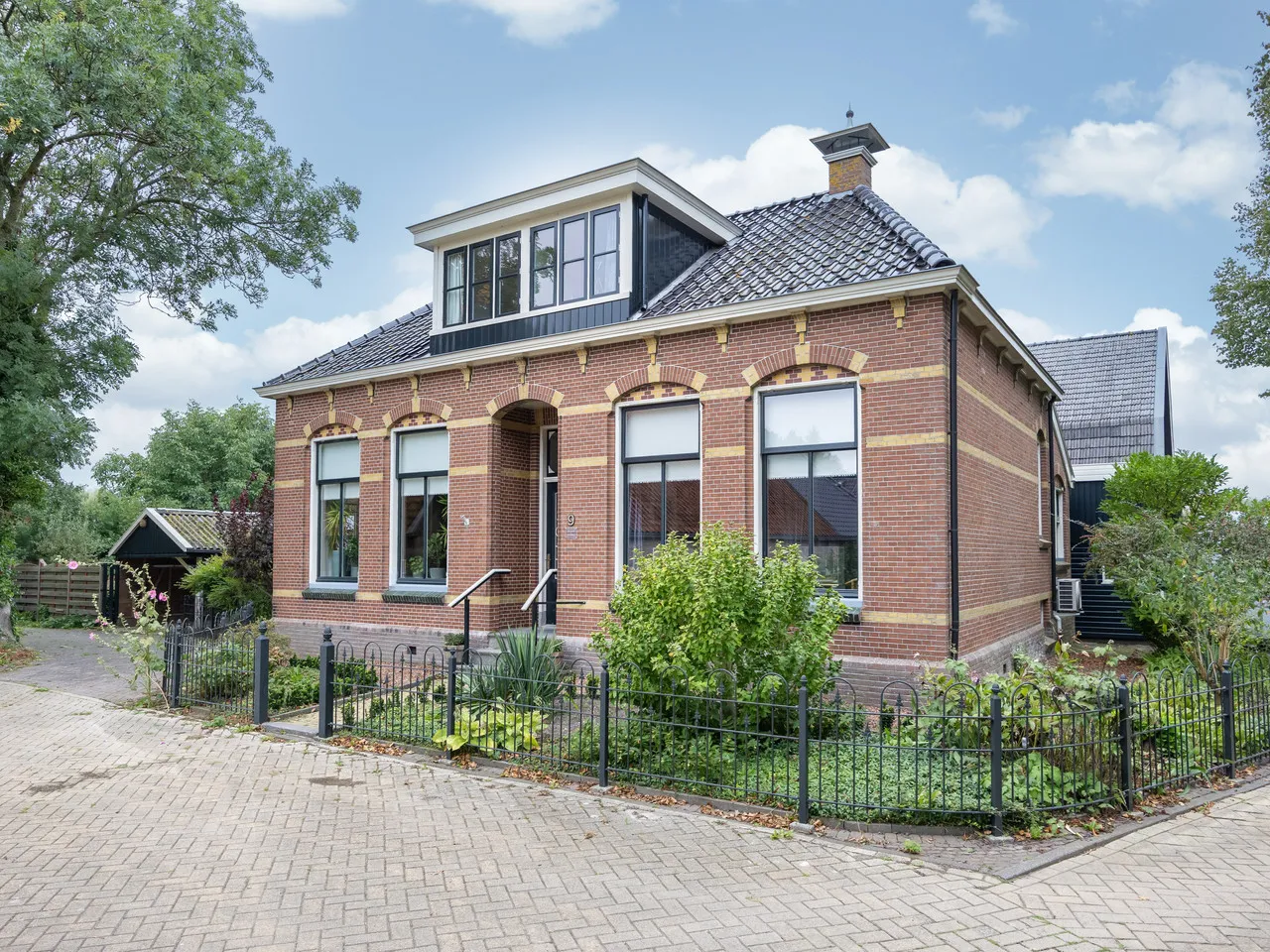 Vrijstaande woning te koop: Schoolplein 9, Witmarsum