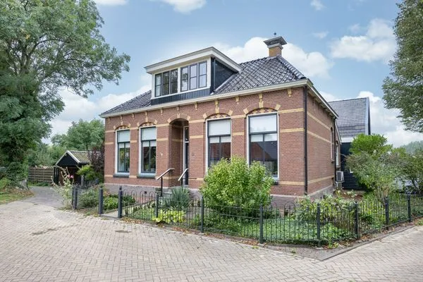 Vrijstaande woning te koop: Schoolplein 9, Witmarsum