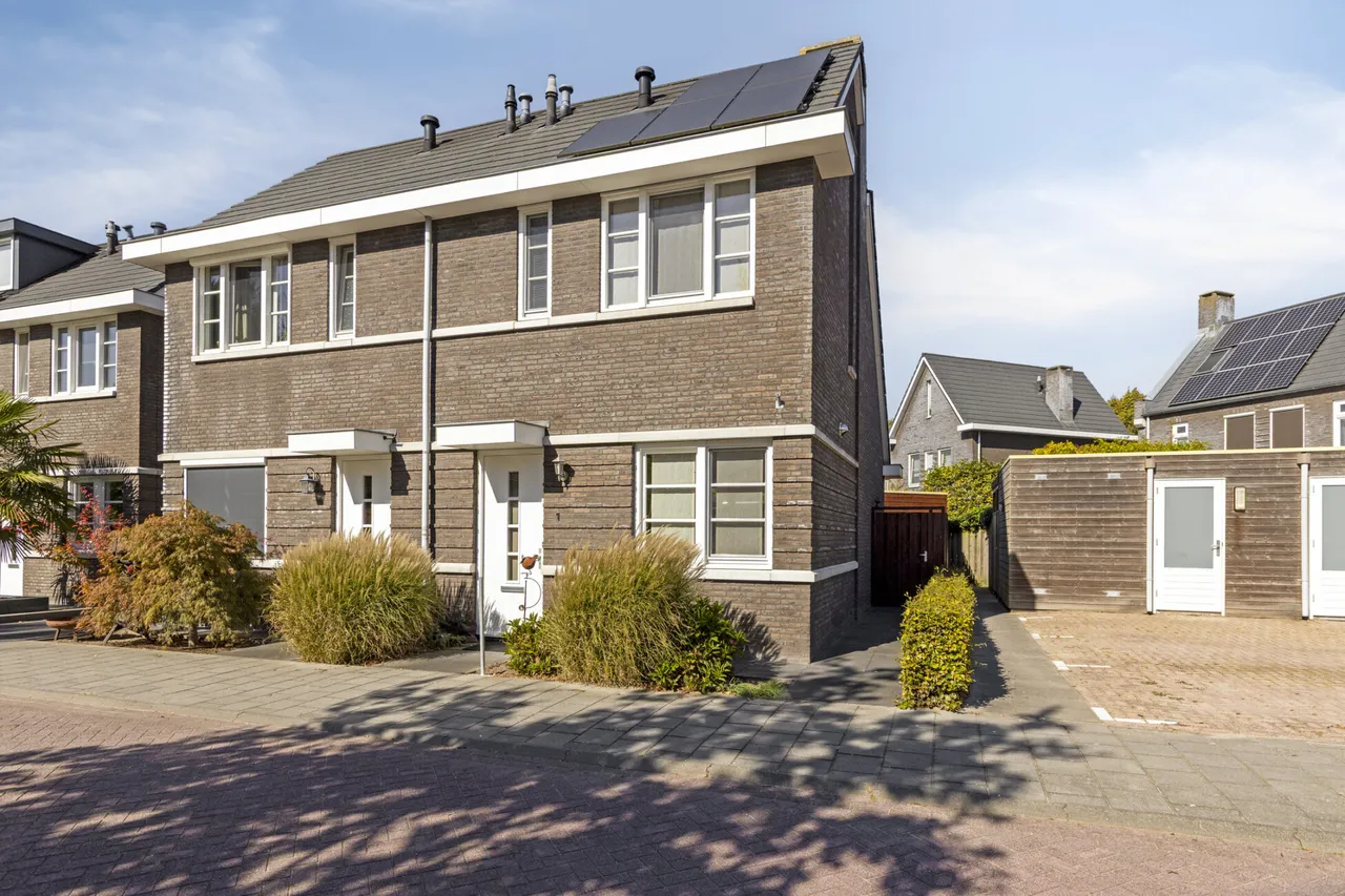 Twee-onder-één-kap te koop: Schoolstraat 1, Schijndel