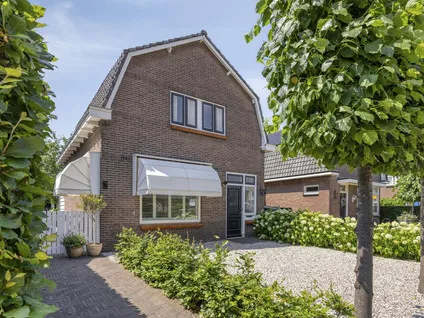 Vrijstaande woning te koop: Schoolstraat 17, Beroepenbuurt Krimpen Aan De Lek