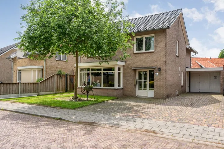 Twee-onder-één-kap te koop: Schoolstraat 19, Tilligte kern Tilligte