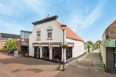 Apartment for sale: Schoolstraat 1A, Strijen Woonkern Strijen