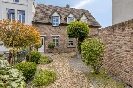 Twee-onder-één-kap te koop: Schoolstraat 50, Borgharen Maastricht