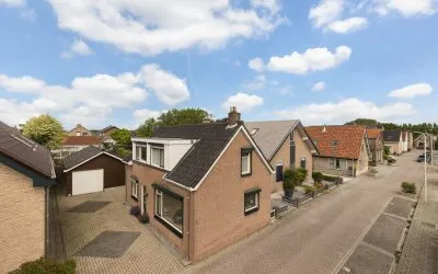 Vrijstaande woning te koop: Schoolweg 33, Numansdorp Woonkern Numansdorp