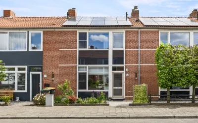 Tussenwoning te koop: Schoolweg 8, Deest Deest