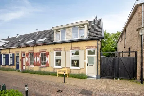 Hoekwoning te koop: Schoolweg 8, Voorstraat en Centrum Lekkerkerk