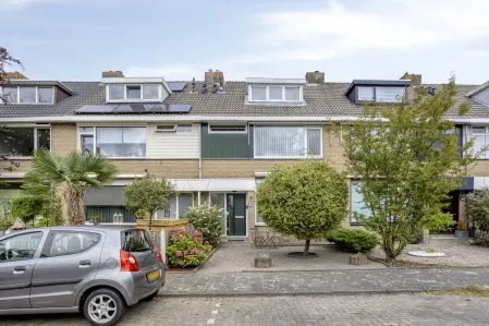 Tussenwoning te koop: Schorpioenstraat 10, Spijkenisse