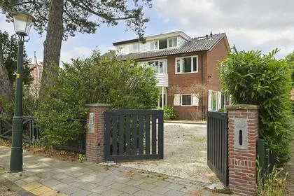 Twee-onder-één-kap te koop: Schout bij Nacht Doormanlaan 25, Drie Papegaaien Wassenaar