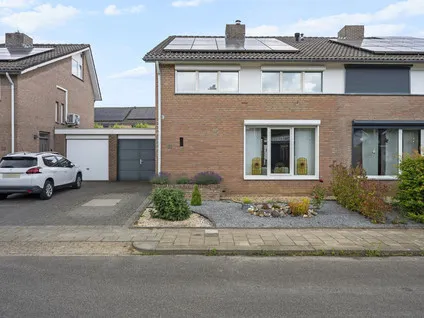Tussenwoning te koop: Schout Boutenstraat 41, Buchten Buchten