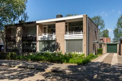 Terraced house for sale: Schout Crillaertstraat 17, Burgemeestersbuurt Tilburg