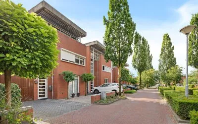 Tussenwoning te koop: Schout van Bergheslaan 7, Maasoever 'S-Hertogenbosch