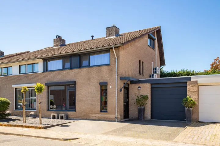 Tussenwoning te koop: Schout Boutenstraat 22, Buchten Buchten