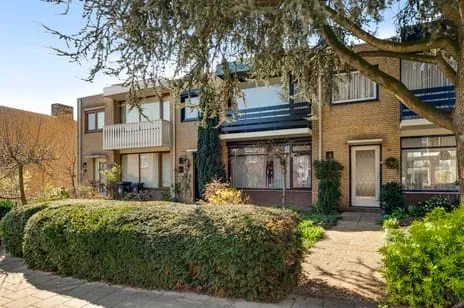 Tussenwoning te koop: Schout Offermanstraat 59, Tegelarijeveld-Broekhin Roermond