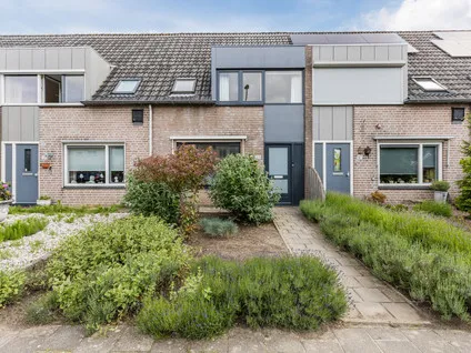 Tussenwoning te koop: Schoutenlaan 125, Geertruidenberg-Noord Geertruidenberg