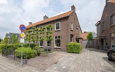 Twee-onder-één-kap te koop: Schoutenstraat 58, Staatsliedenwijk Barneveld