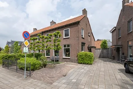 Twee-onder-één-kap te koop: Schoutenstraat 58, Staatsliedenwijk Barneveld