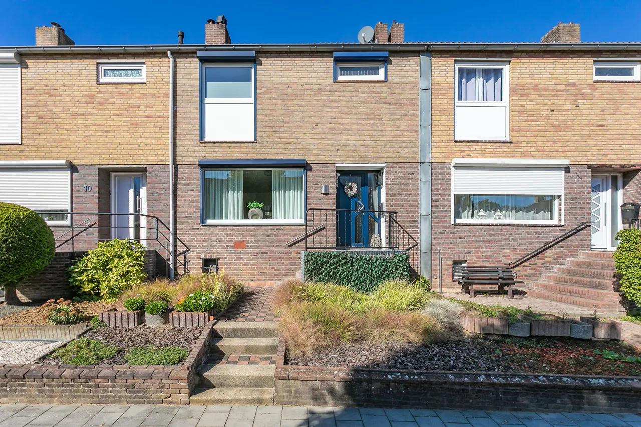 Tussenwoning te koop: Schoutstraat 8, Brunssum