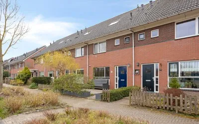 Tussenwoning te koop: Schoutstuinen 25, Centrum Venhuizen Venhuizen