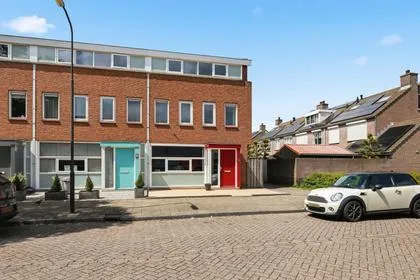 Hoekwoning te koop: Schouwenaarsstraat 30, Wijkerbaan Beverwijk