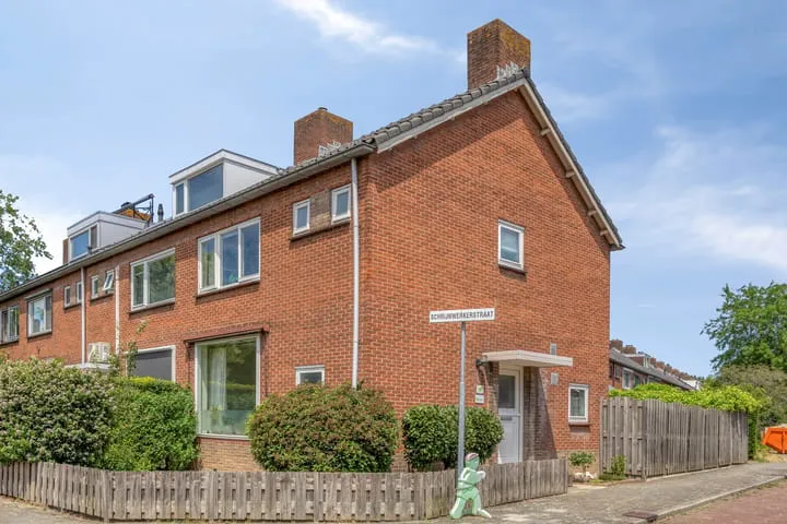 Corner house for sale: Schrijnwerkerstraat 1, Gildenwijk Gorinchem
