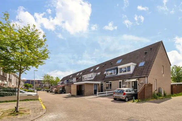 Tussenwoning te koop: Schrijnwerkerstraat 84, Ambachtenbuurt Schiedam