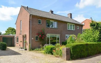Twee-onder-één-kap te koop: Schrikslaan 37, 't Hart Soest