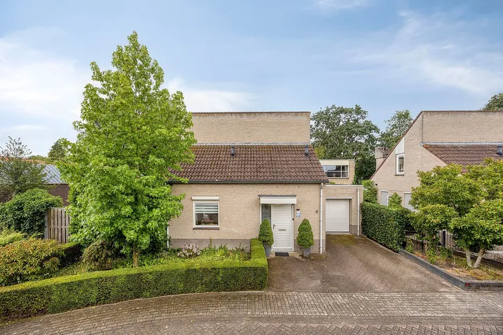 Vrijstaande woning te koop: Schubertlaan 1, Zwanenbeemd Helmond