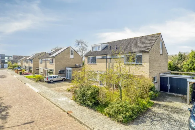 Tussenwoning te koop: Schubertlaan 19, Componistenbuurt Oost Assen