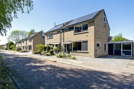 Tussenwoning te koop: Schubertlaan 43, Assen